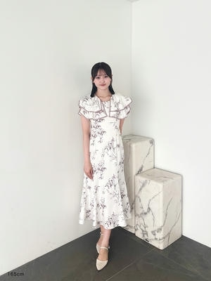 ラッフル襟マーメイドワンピース